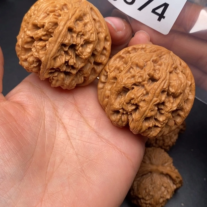 强***；吊坠桃核J674粗筋