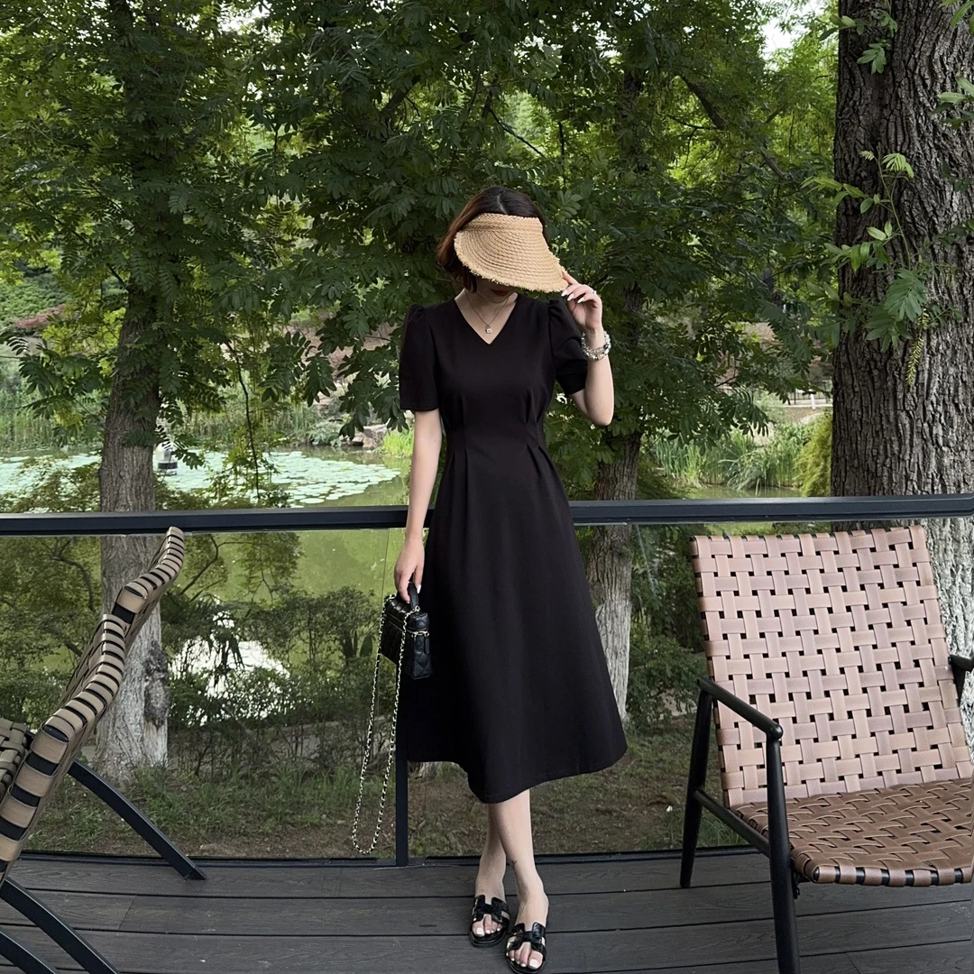 玳妮【高姿态】夏季 V领泡泡袖气质收腰百搭连衣裙设计感法式小黑裙