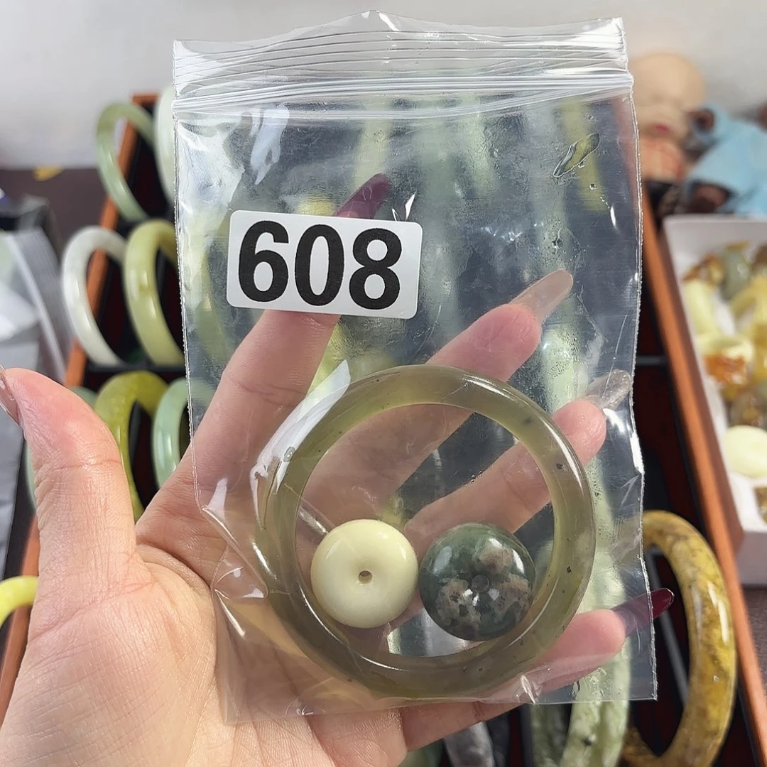 蛇纹石玉手镯未镶嵌死**夏