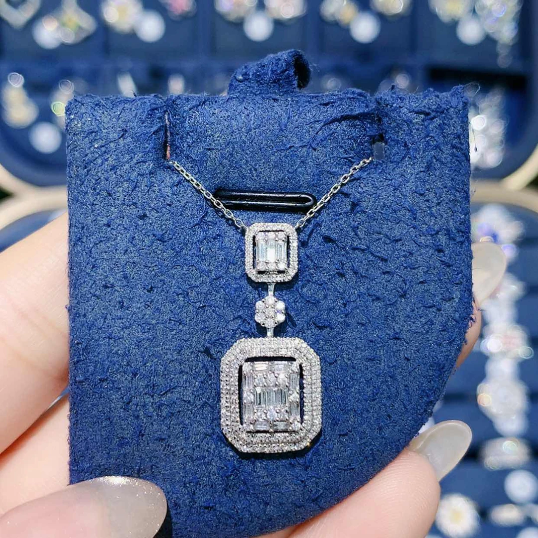 【闪购商品】颈饰18K金镶嵌钻石