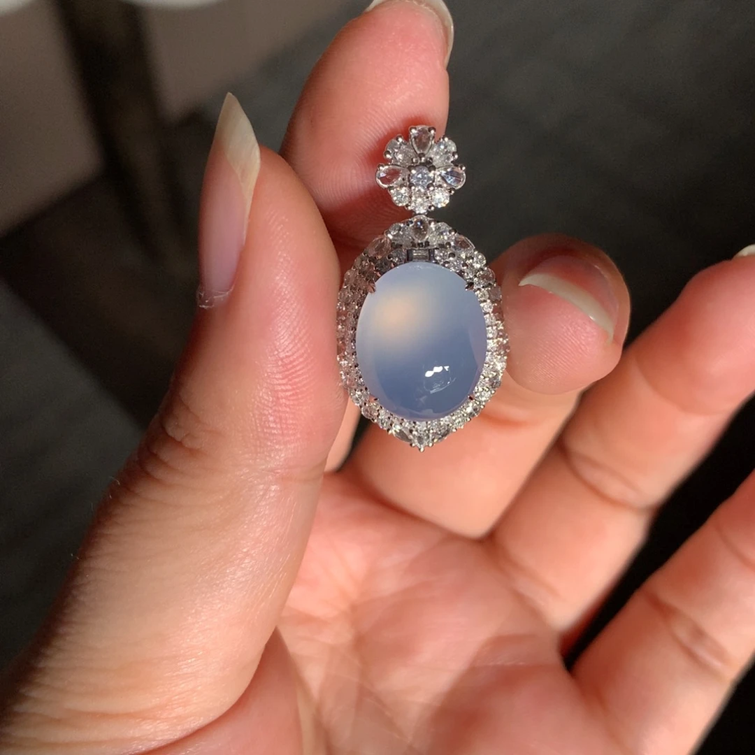 颈饰18K金镶嵌翡翠梦幻冰紫蛋面