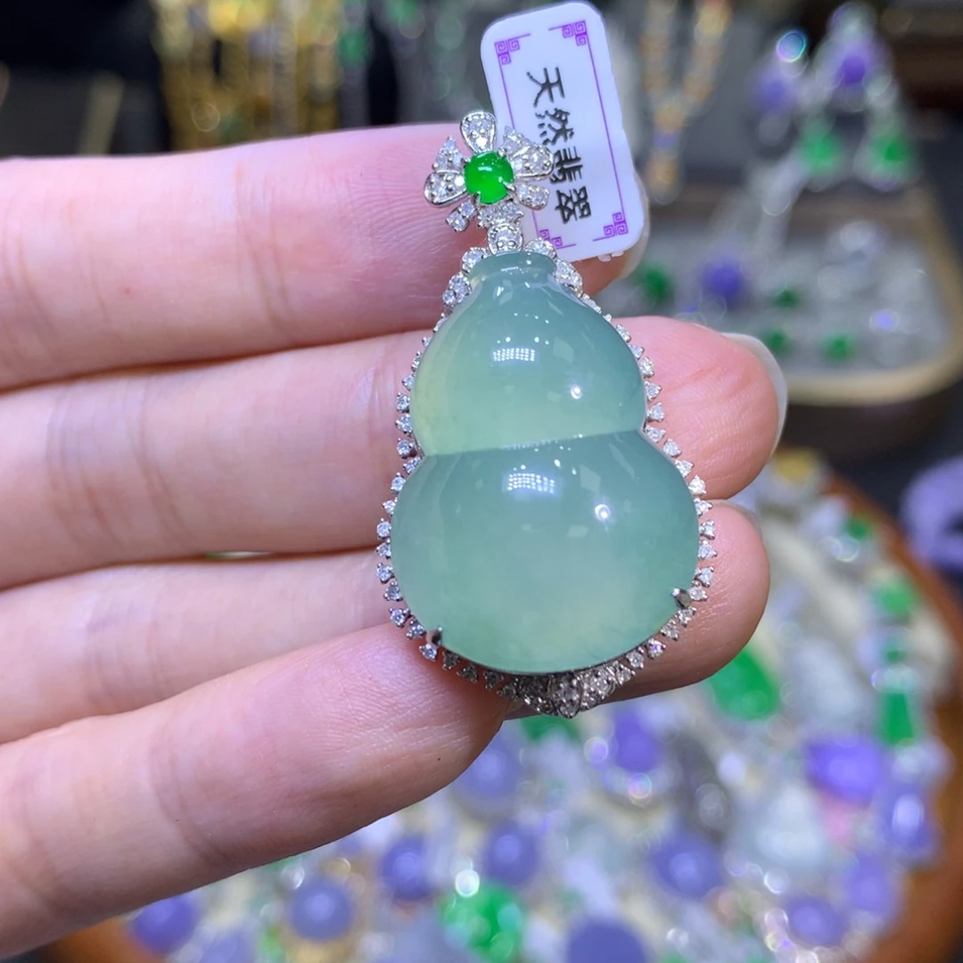 翡翠18K金镶嵌颈饰