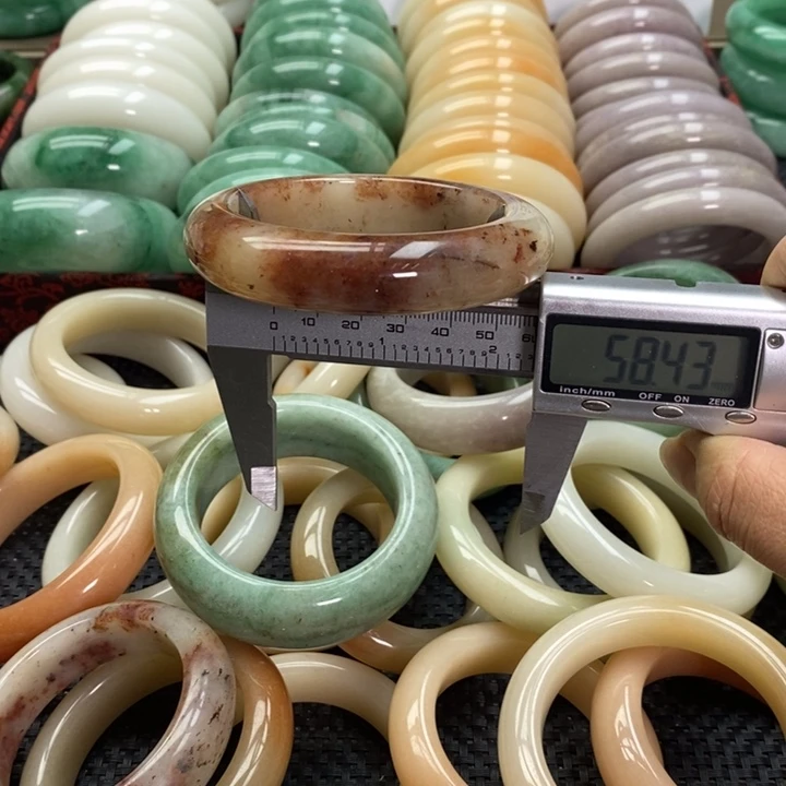 石英质玉未镶嵌手镯