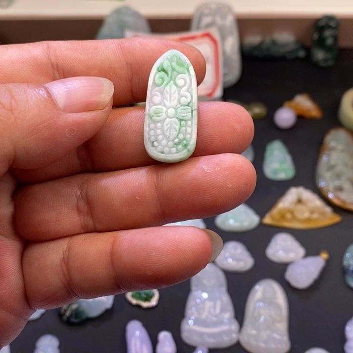 翡翠未镶嵌颈饰翡翠