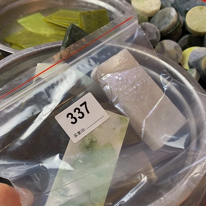 蛇纹石玉未镶嵌珠宝半成品汗**马