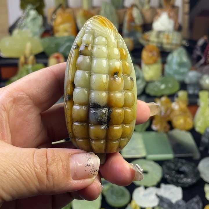 蛇纹石玉颈饰合金