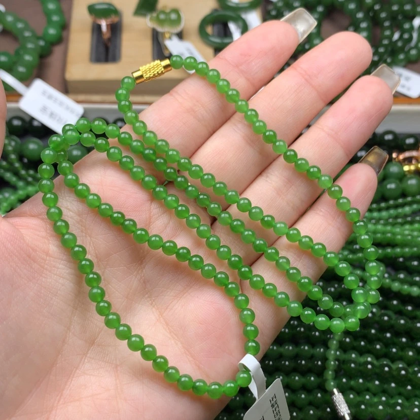 【闪购商品】颈饰未镶嵌和田玉（碧玉）陆***忙