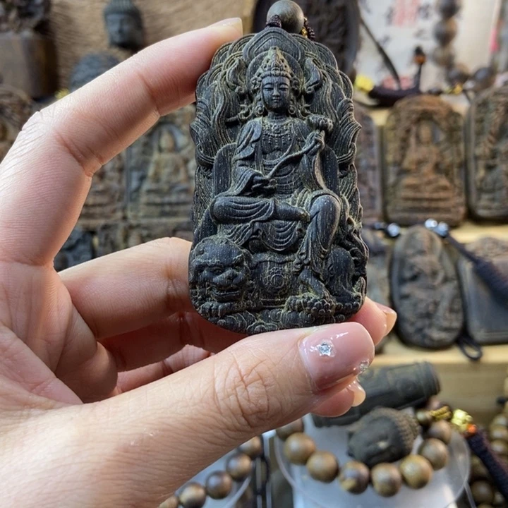 木1****1海南莺歌绿奇楠牌