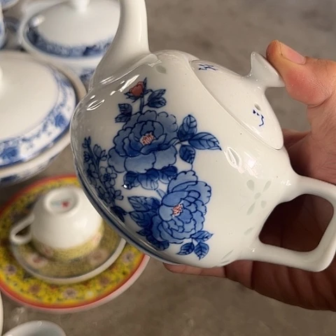 彩****陶瓷手绘茶壶一个陶瓷