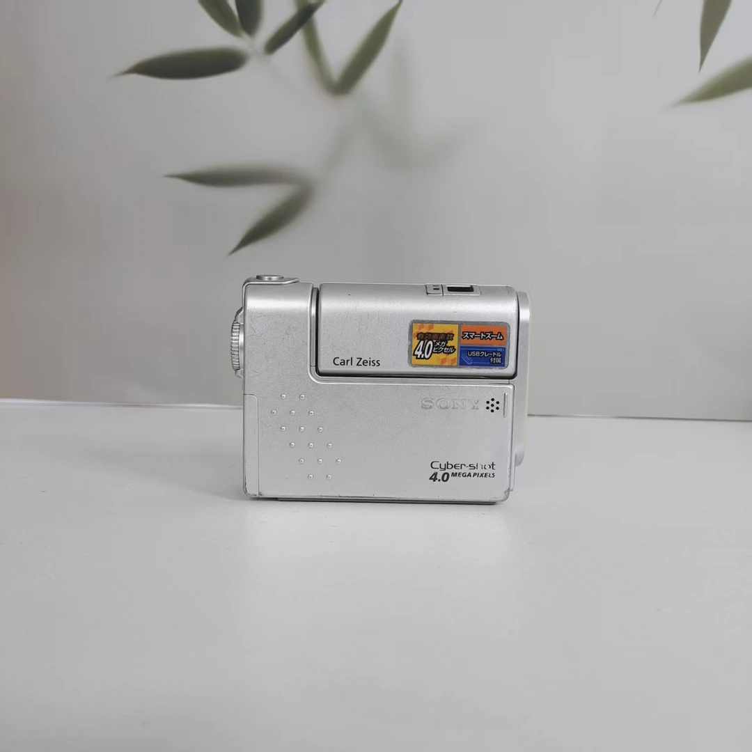 8新 Sony/索尼  F77 可自拍的ccd相机，镜头可翻转400W像素