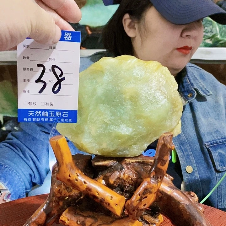 蛇纹石玉原石未镶嵌