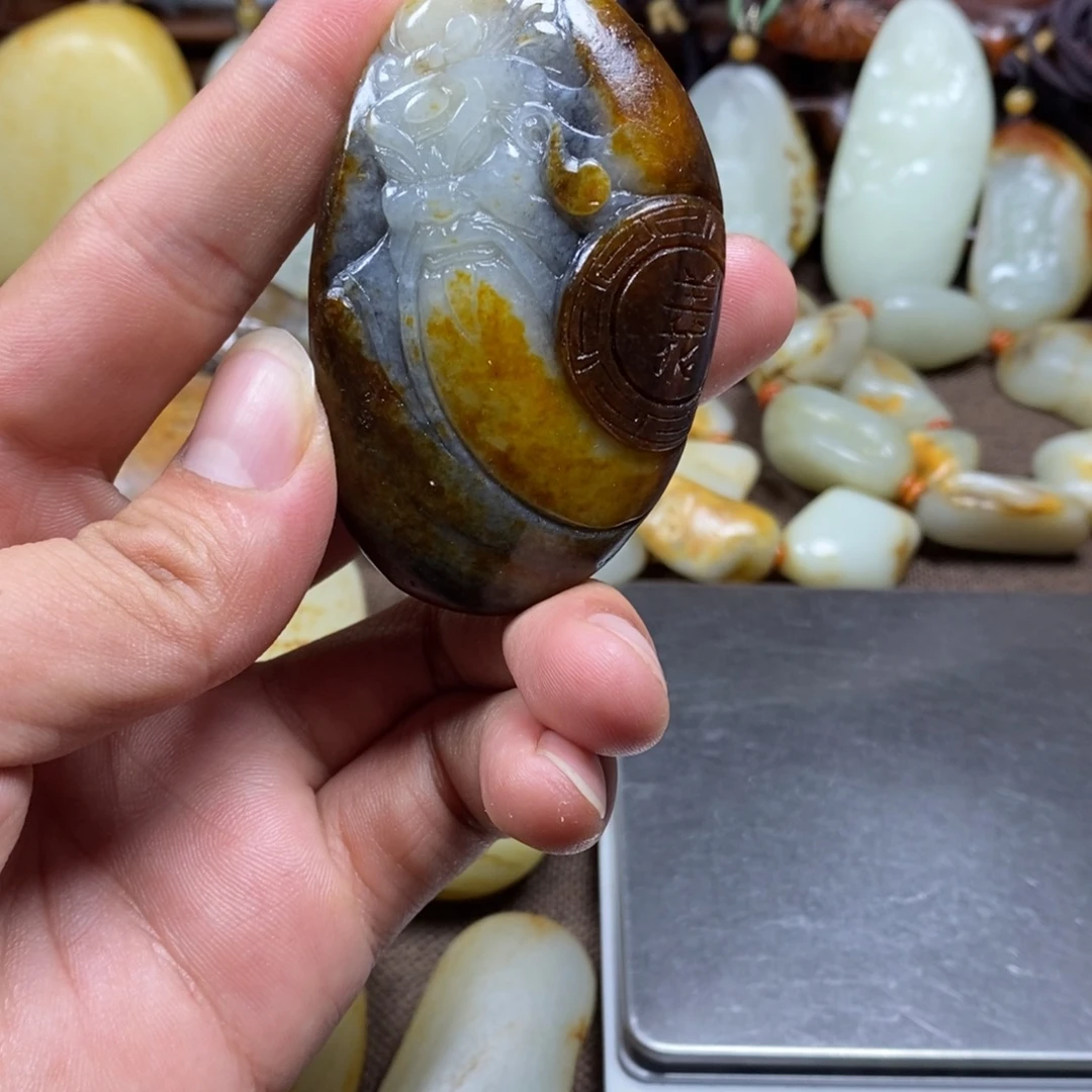 和田玉未镶嵌把件