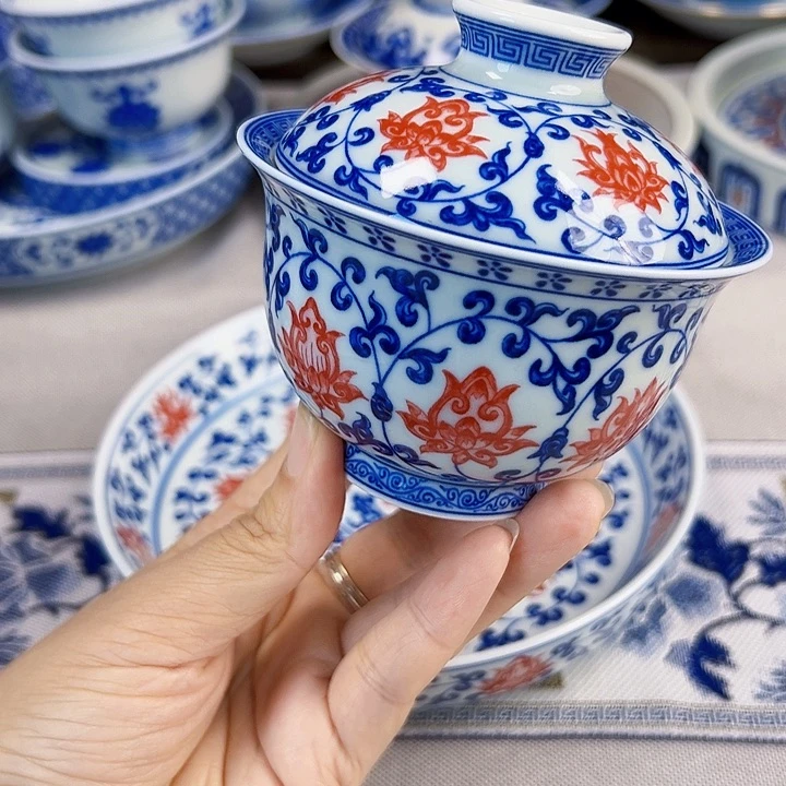 釉里红缠枝莲二才盖碗