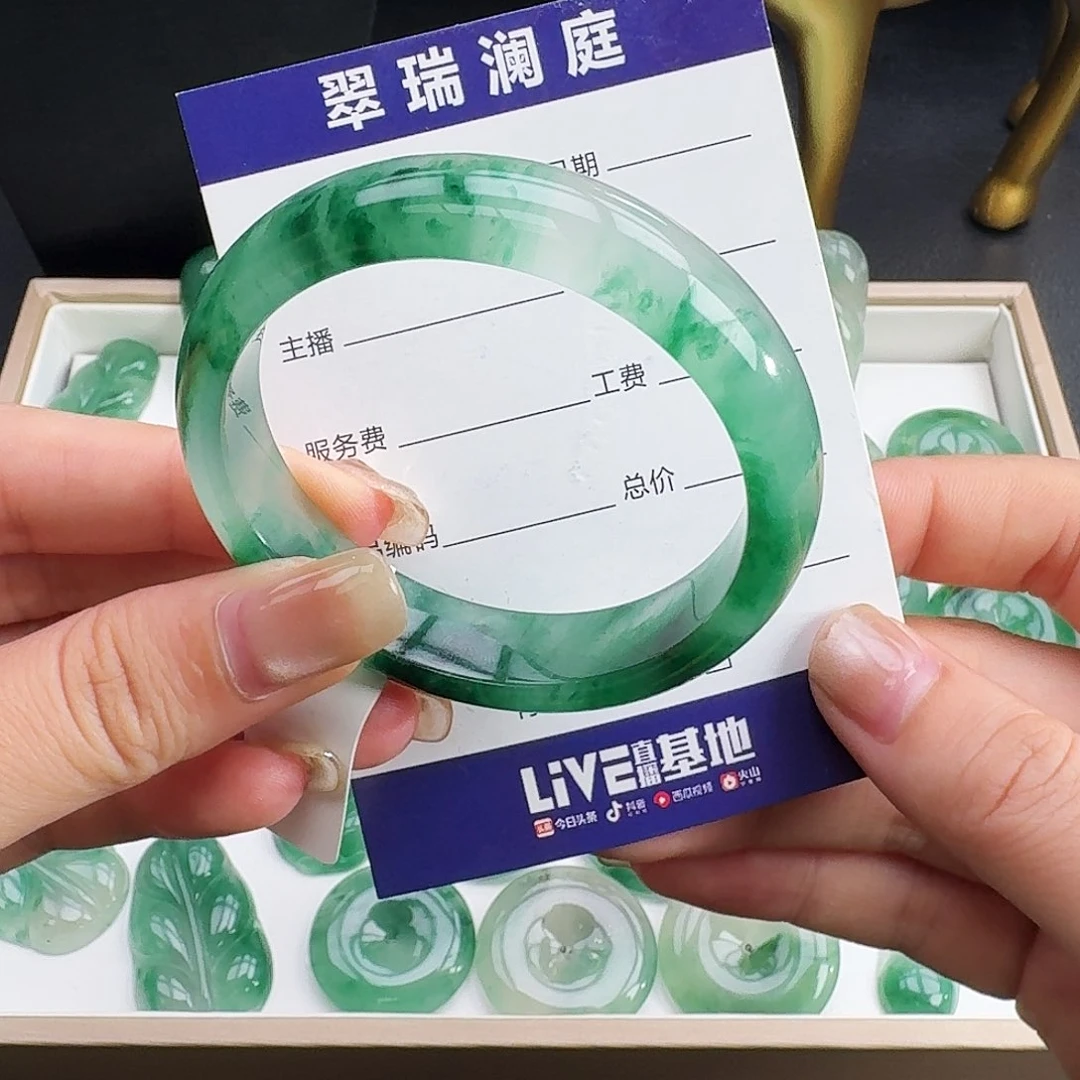 石英质玉手镯未镶嵌