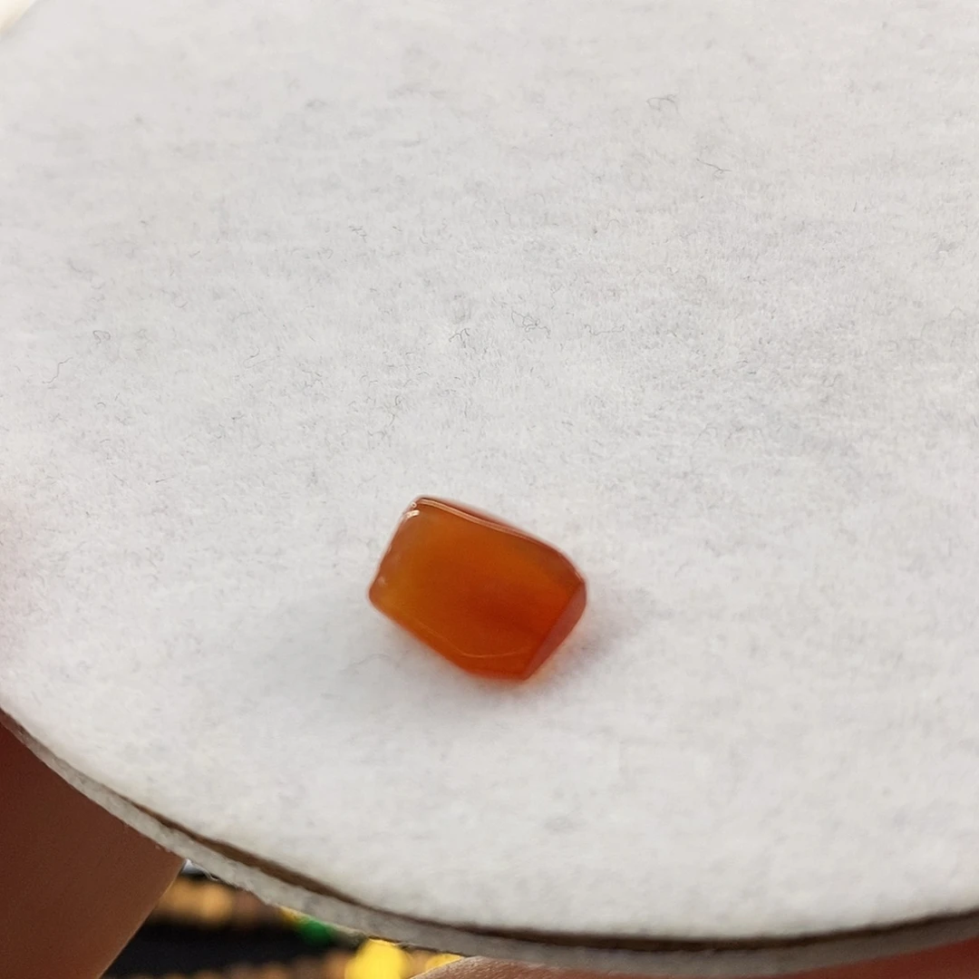 颈饰未镶嵌翡翠鸽血红随行