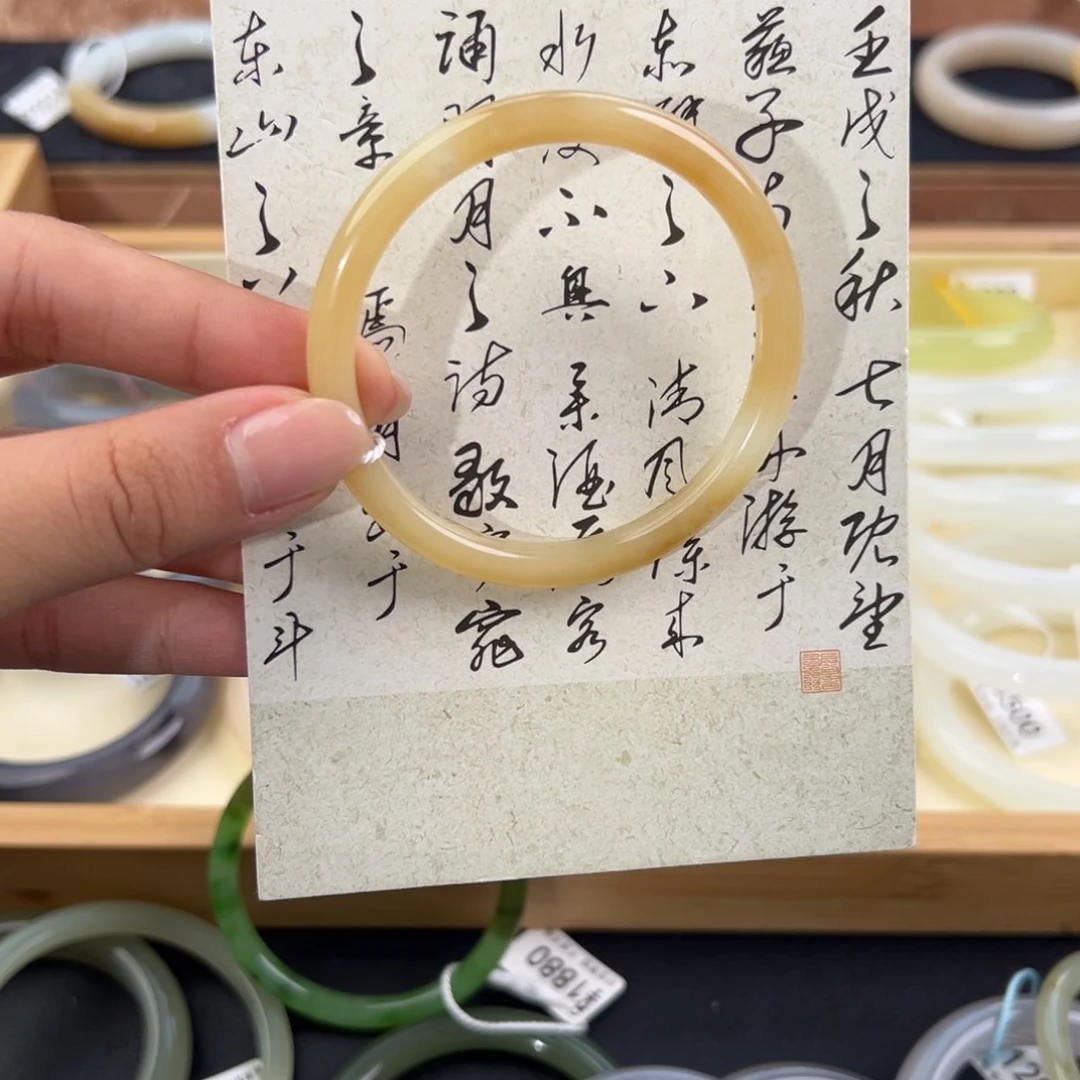 和田玉未镶嵌手镯有微瑕