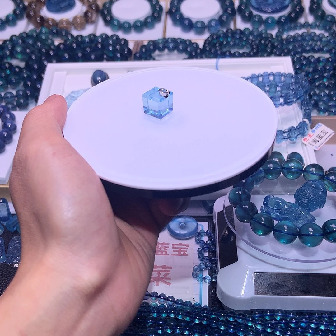 未镶嵌手串水晶?**?海蓝宝方糖吊坠170元