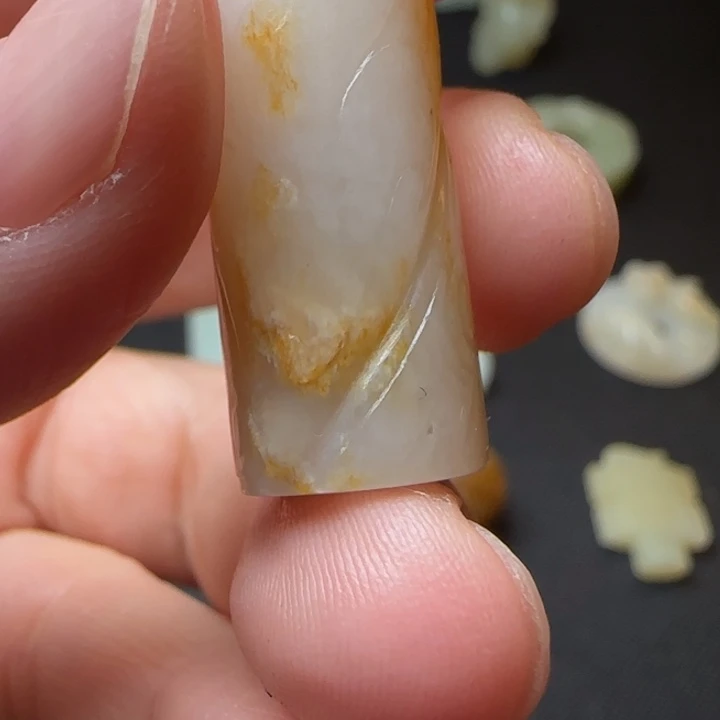 和田玉（糖玉）颈饰未镶嵌安***记