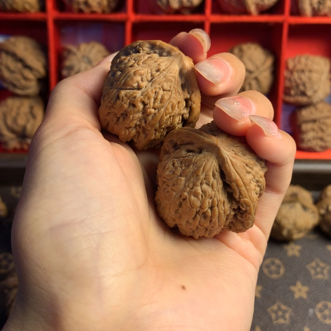 可***鸭吊坠文玩核桃36红宝石300