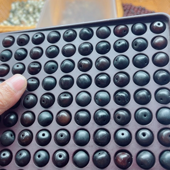 吊坠白玉菩提瑕疵11-10黑加仑桶珠150颗