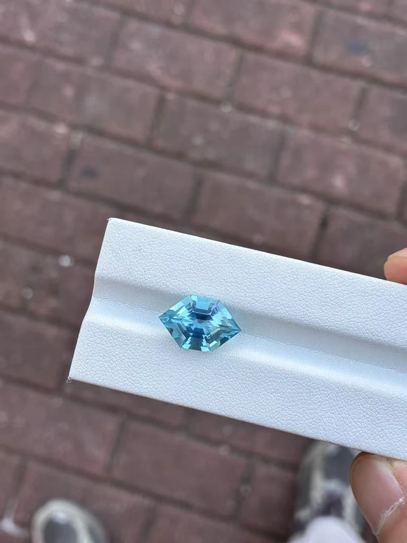 天然超圣色海蓝宝石裸石5.03克拉 尺寸9.8X15.6X7.2  已出GUILD