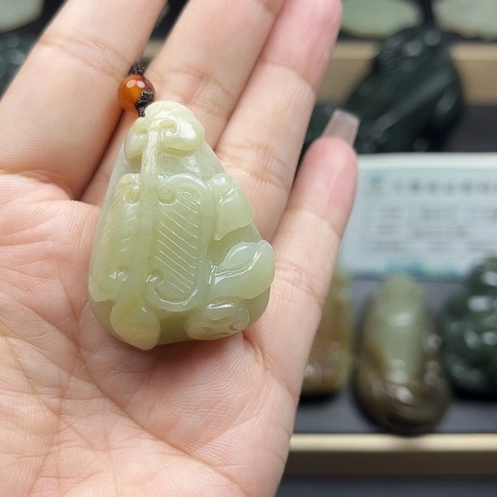 和田玉未镶嵌颈饰