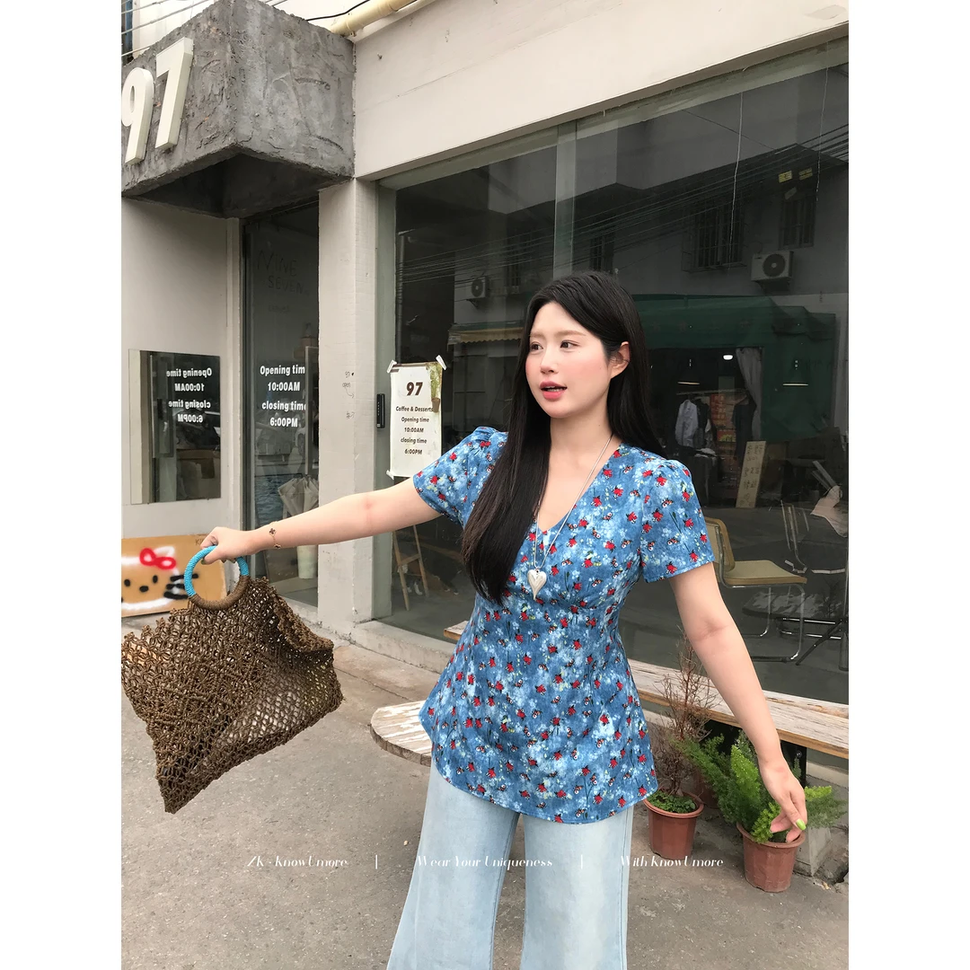 知葵微胖定制【蓝野花踪】韩版浪漫小碎花V领百搭衬衫12251CS6757