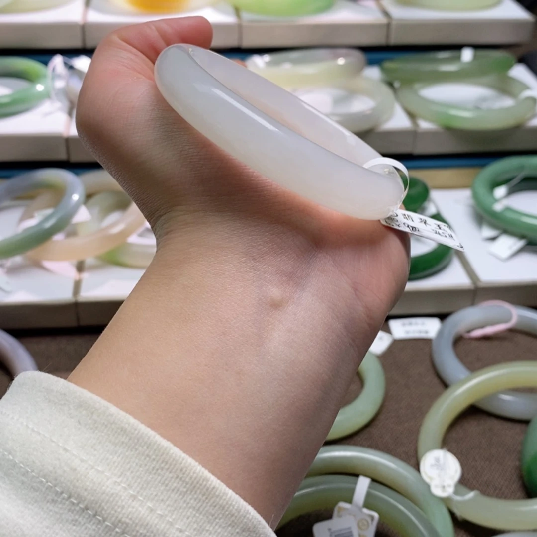 【闪购商品】和田玉手镯未镶嵌