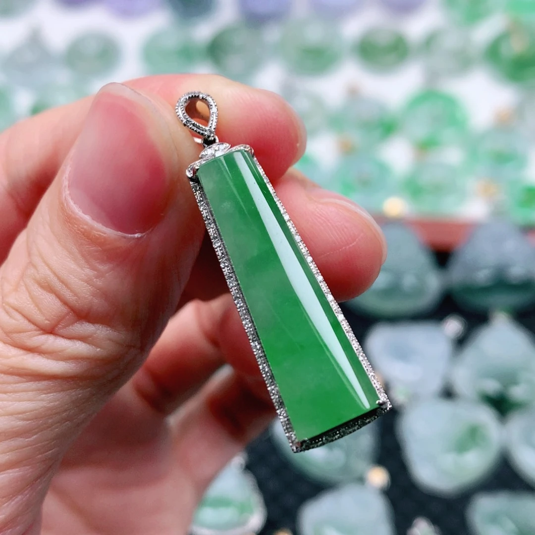 翡翠吊坠(不含链)18K金镶嵌