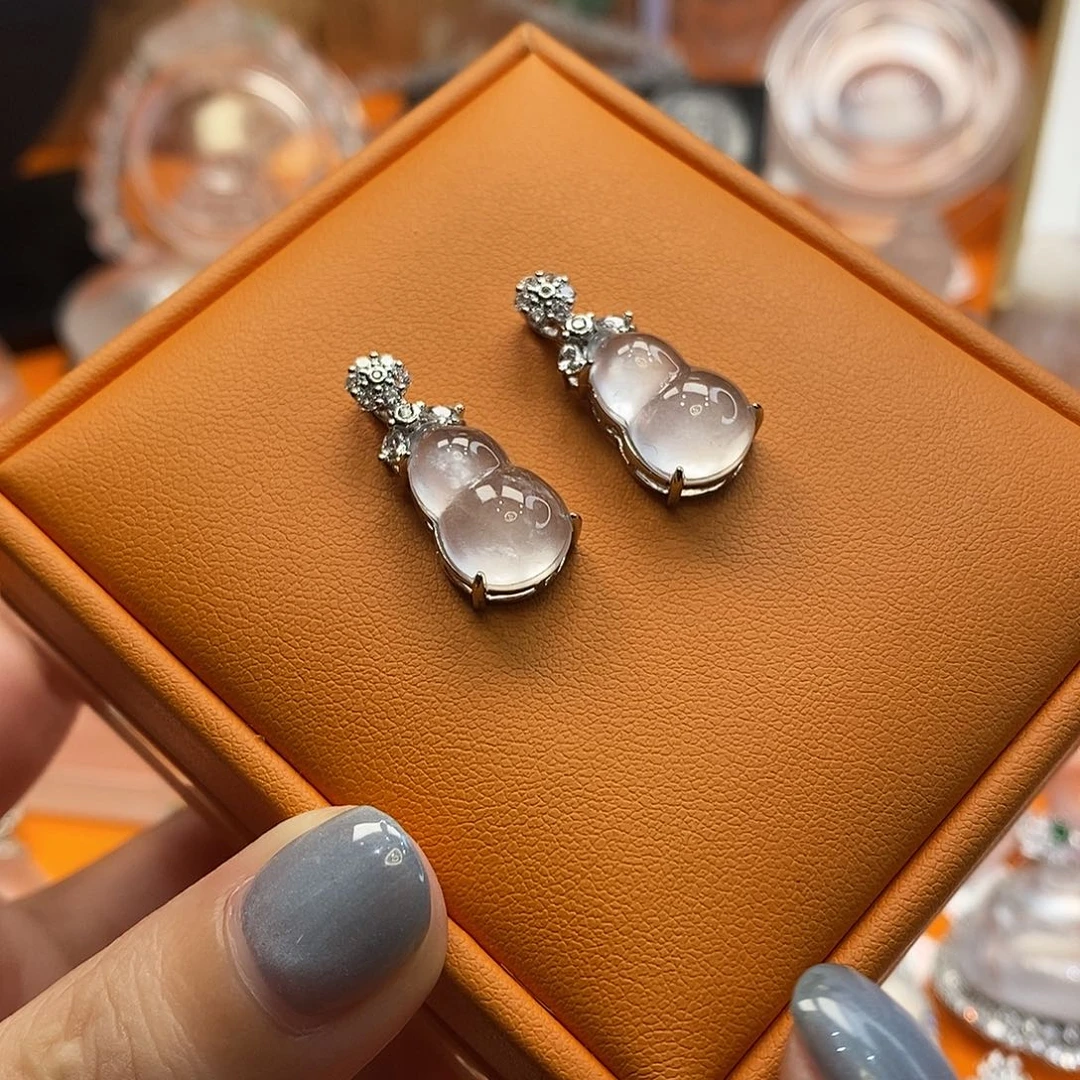 石英质玉未镶嵌吊坠(赠链)葫芦