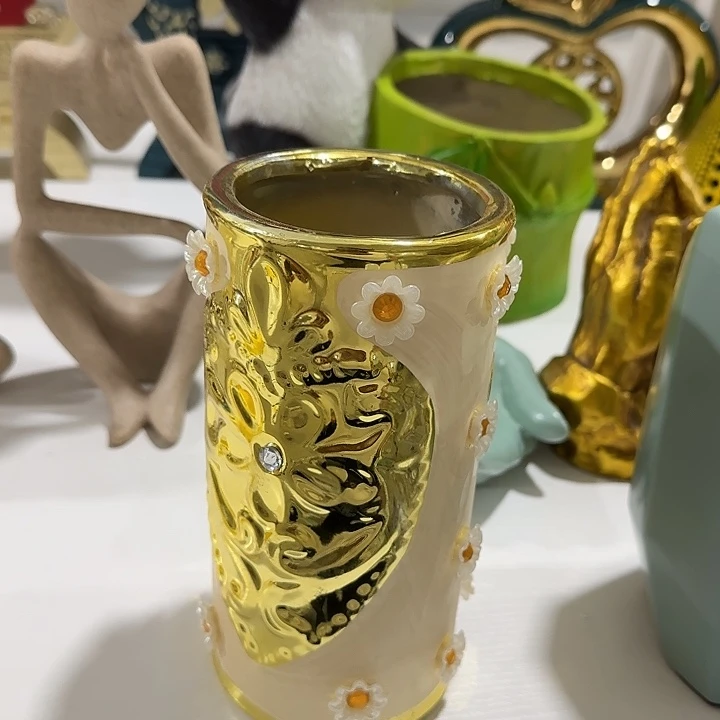 陶瓷金色带花花瓶