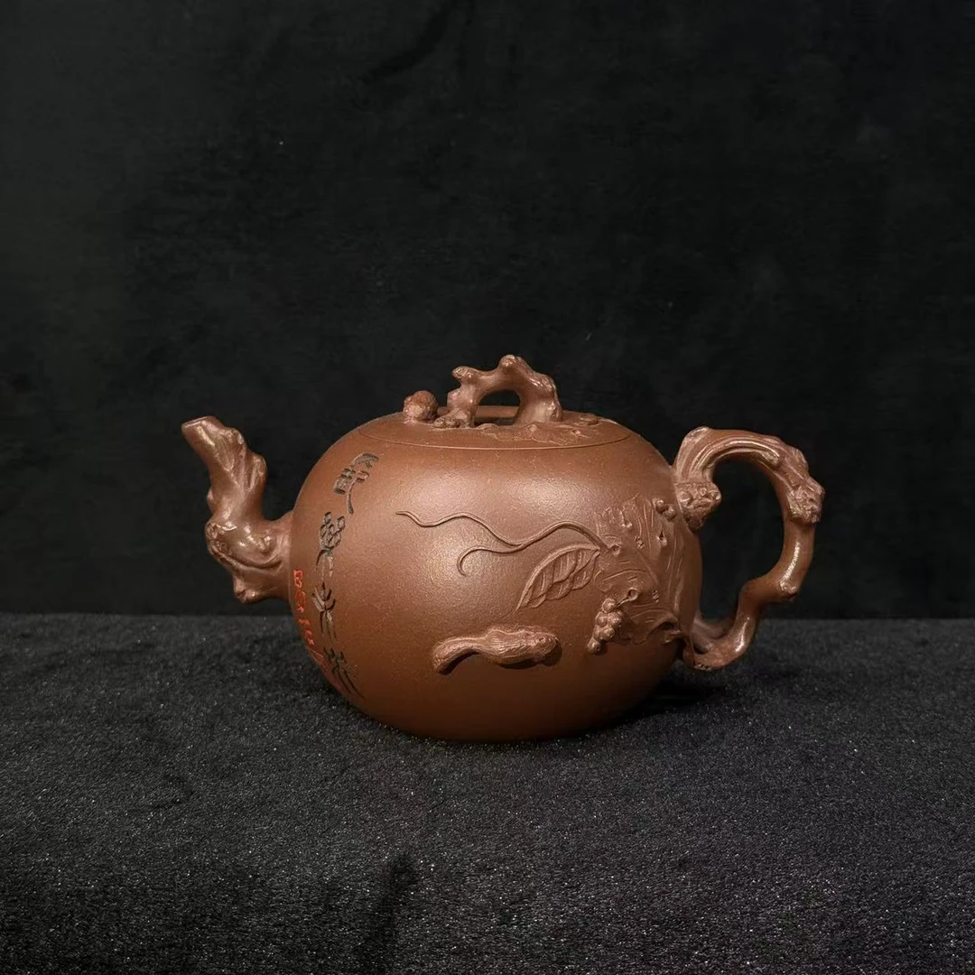 106/165057/蒋锡坤/紫砂壶松鼠葡萄/底槽青