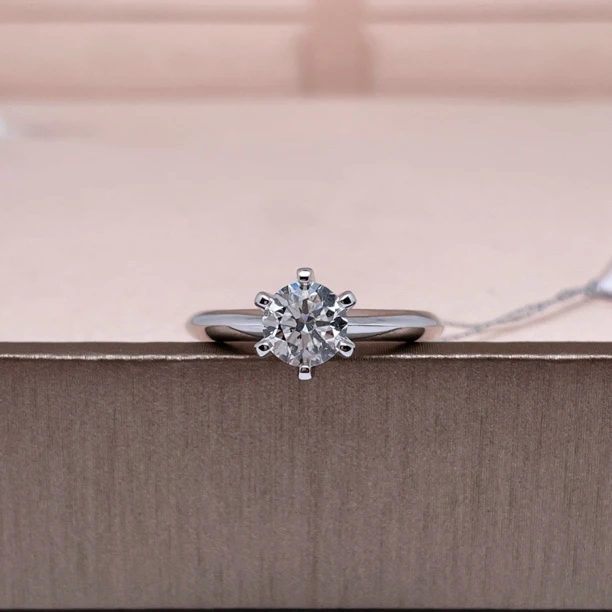 18K金主钻70.3分简约经典T家六爪独钻女戒净度VS颜色H 12#