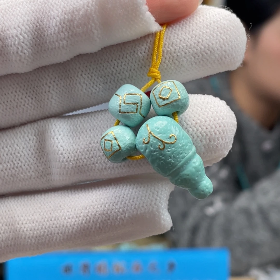 绿松石未镶嵌挂件