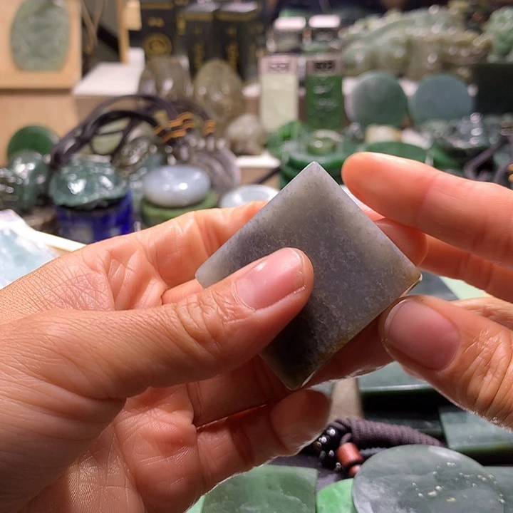 和田玉未镶嵌珠宝半成品