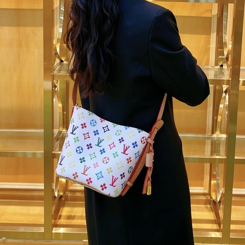 香港代购女包2025新款潮时尚高级感超火水桶包百搭单肩斜挎手提包