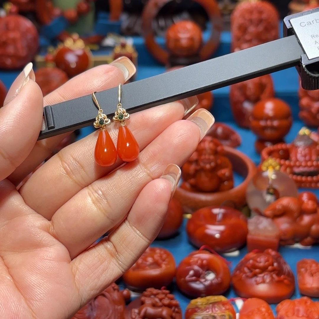 18K金镶嵌雕刻南红玛瑙