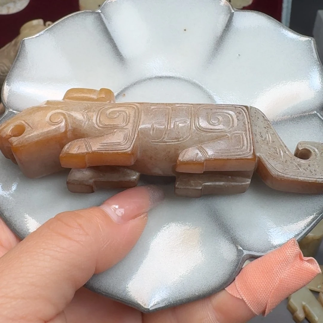 摆件陶小*哥佩戴瓷器的时候