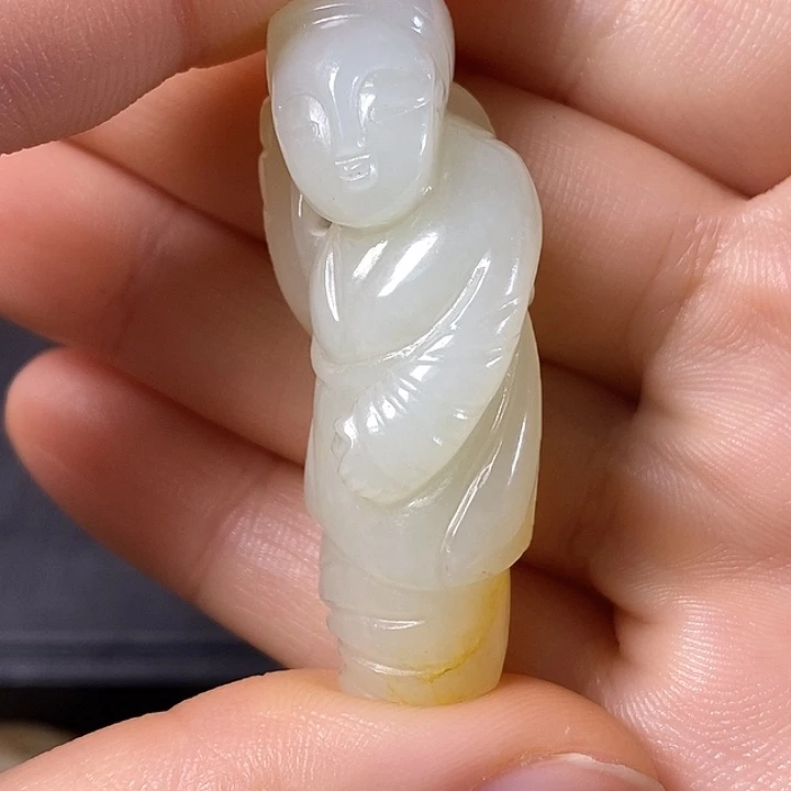 和田玉（糖玉）车挂未镶嵌田**型