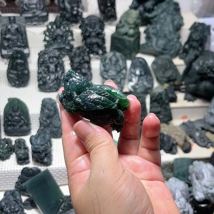 翡翠未镶嵌颈饰1