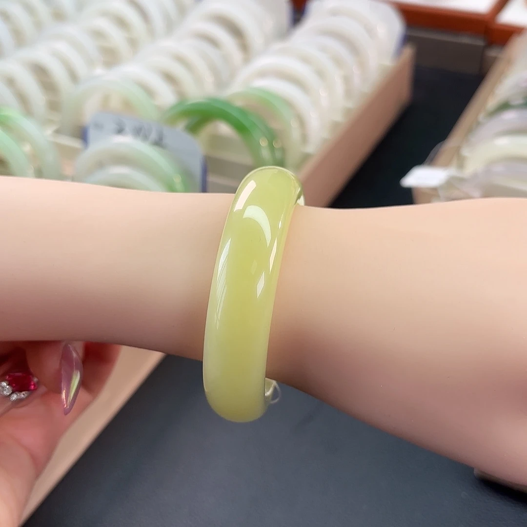 和田玉未镶嵌手镯【青海黄口 发财黄】