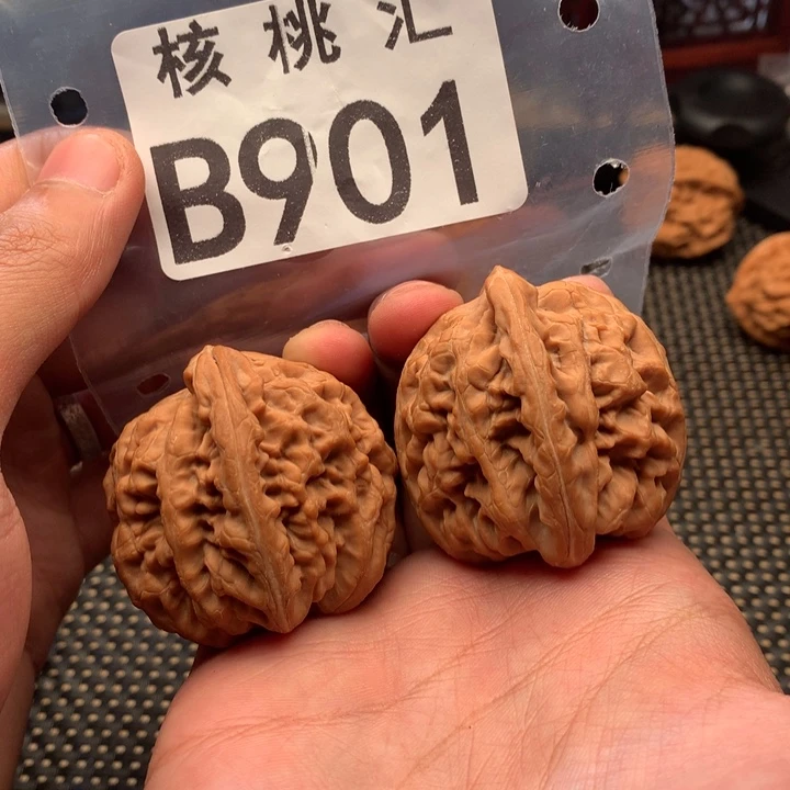 文玩核桃吊坠红锦鲤