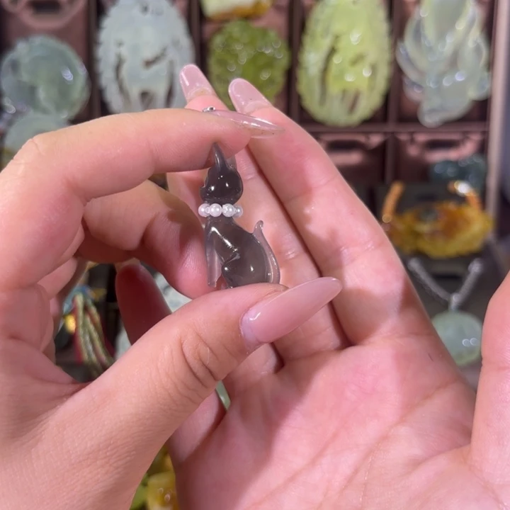 蛇纹石玉合金颈饰莓***兴