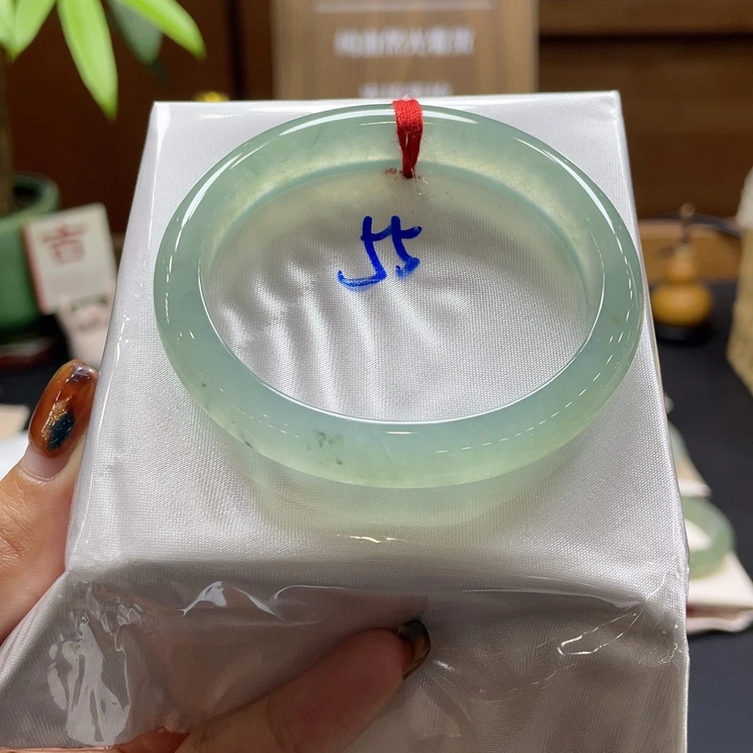 翡翠未镶嵌手镯56 号链接