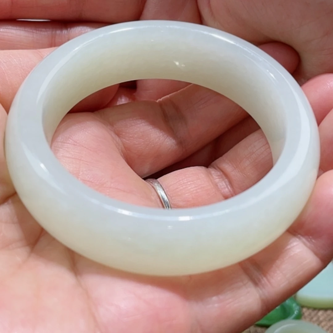 【闪购商品】和田玉手镯未镶嵌