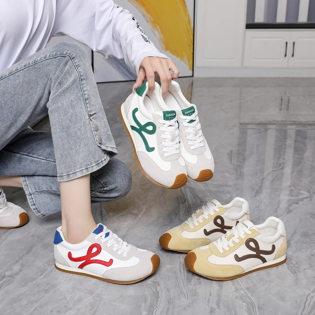 大码女鞋40--43码2025春夏新品时尚百搭洋气减龄软底休闲德训鞋