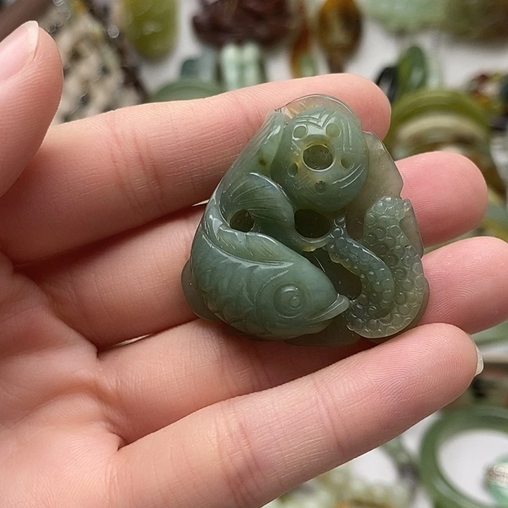 蛇纹石玉颈饰未镶嵌