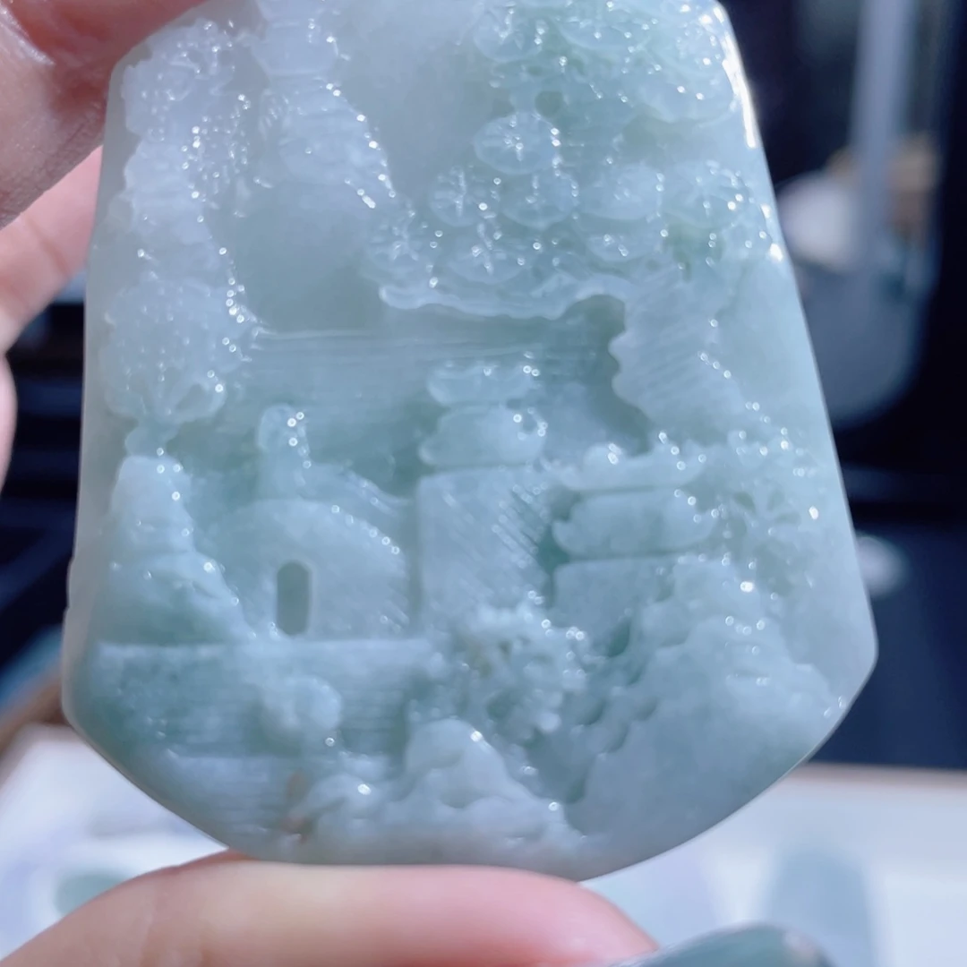 翡翠未镶嵌颈饰山水