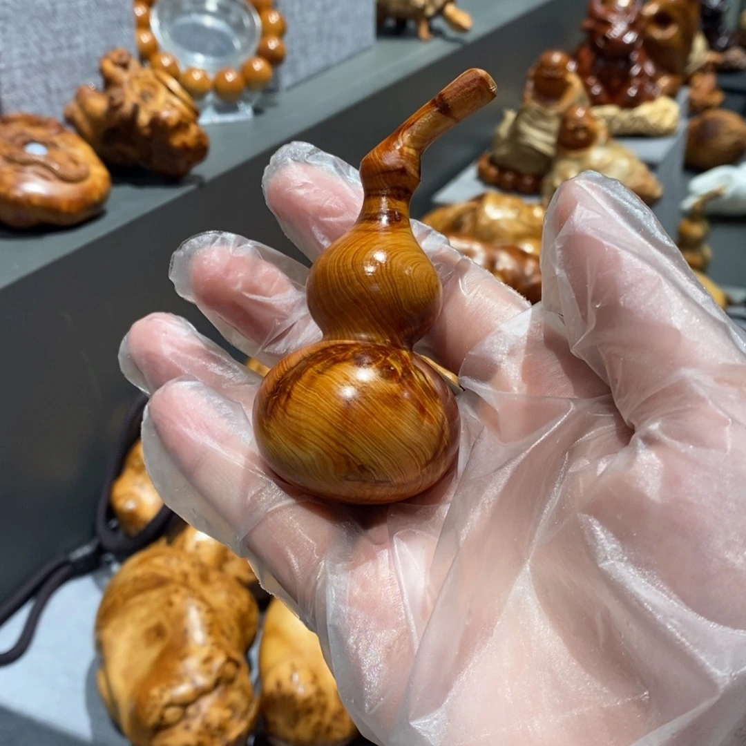 邱***邱柏木（崖柏）手工崖柏葫芦