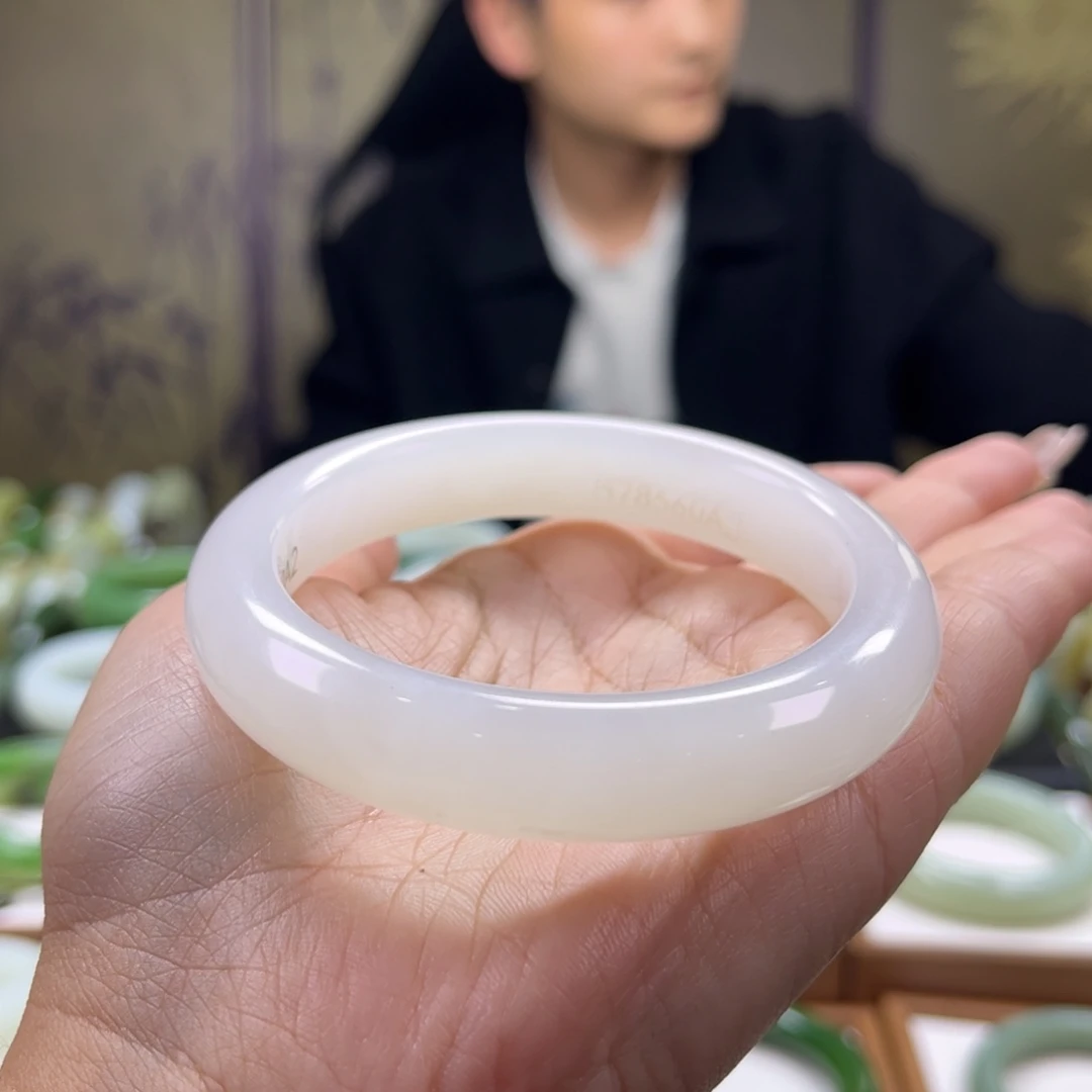 和田玉未镶嵌手镯